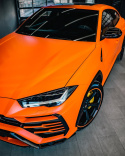 Lamborghini urus zabezpieczone folią do zmiany koloru, dzięki foli chroma guard. Kolor satin orange.