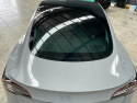 Tesla z zaaplikowaną folię gswf spf 70 na dachy pojazdu